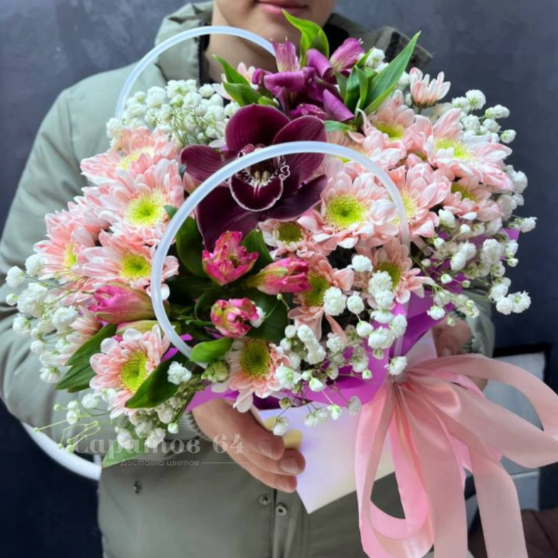 Сумочка с орхидеей, хризантемами и гипсофилой