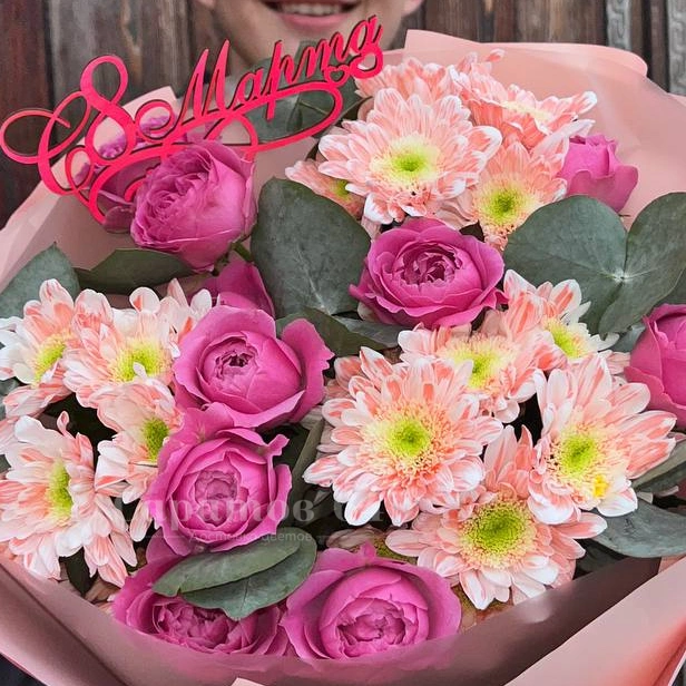 Круглый буеет с хризантемами и пионовидной кустовой розой