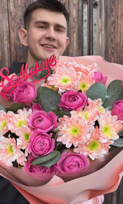 Круглый буеет с хризантемами и пионовидной кустовой розой