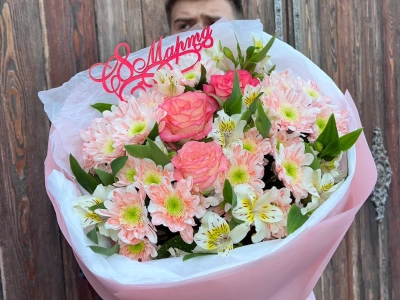 Букет с розами, хризантемами и альстромерией 