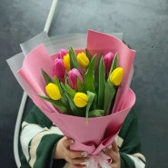 9 тюльпанов микс в розовой упаковке 0