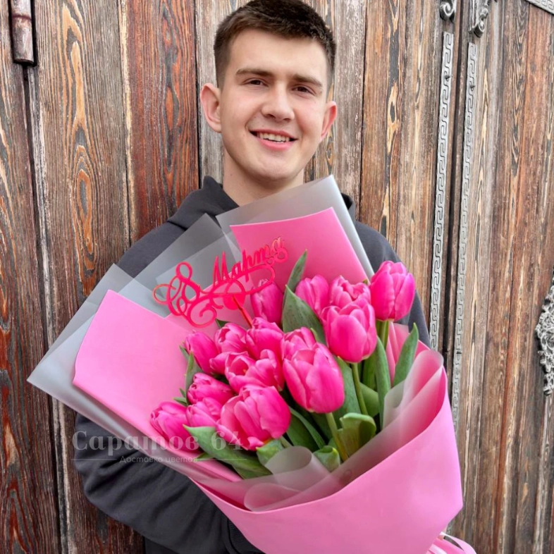 15 розовых тюльпанов в розовом оформлении 