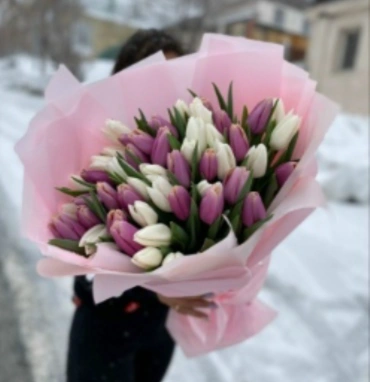 Нежный микс из 55 тюльпанов