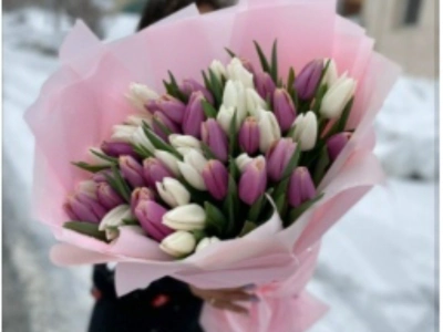 Нежный микс из 55 тюльпанов