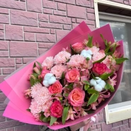Букет с хризантемой Алтай, розами и альстромерией 0