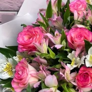 Букет 7 роз с альстромериями  1