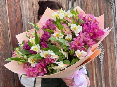 Букет 15 альстромерий микс