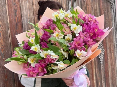 Букет 15 альстромерий микс