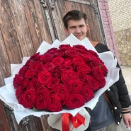 Букет 51 красная роза в белом оформлении  0