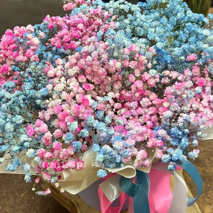 Коробочка с гипсофилами разноцветными