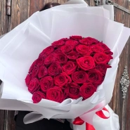 35 красных роз Ред Наоми 1