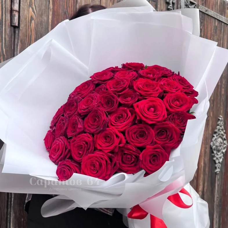 35 красных роз Ред Наоми