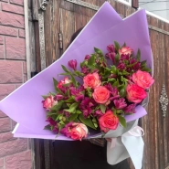 Букет из альстромерии и розы Джумилия 0