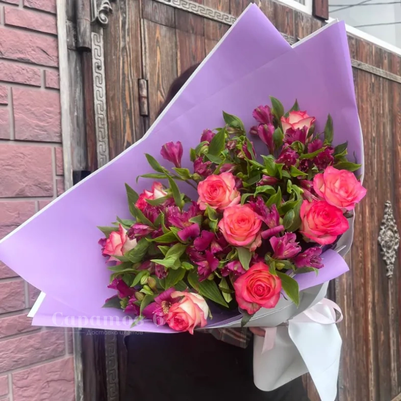 Букет из альстромерии и розы Джумилия