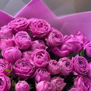 Букет 19 веток пионовидных кустовых роз 1