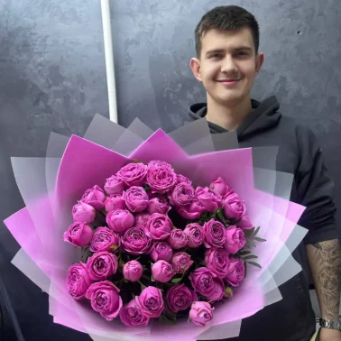 Букет 19 веток пионовидных кустовых роз