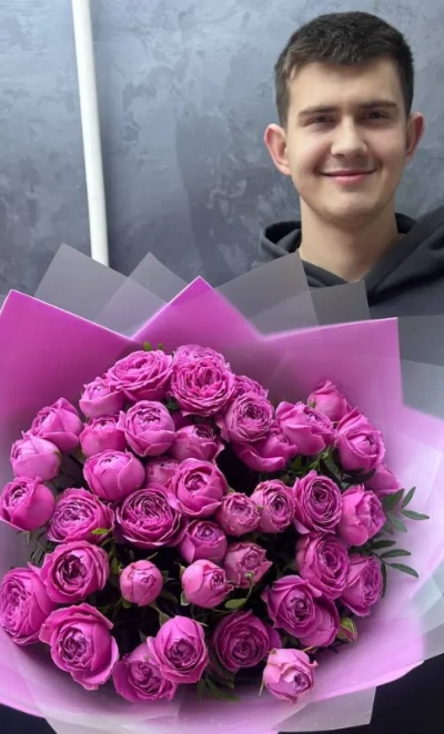 Букет 19 веток пионовидных кустовых роз