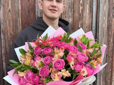 Букет с пионовидной розой и альстромериями