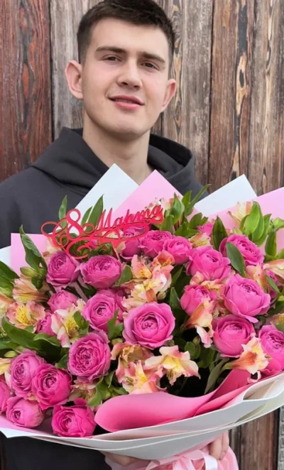 Букет с пионовидной розой и альстромериями