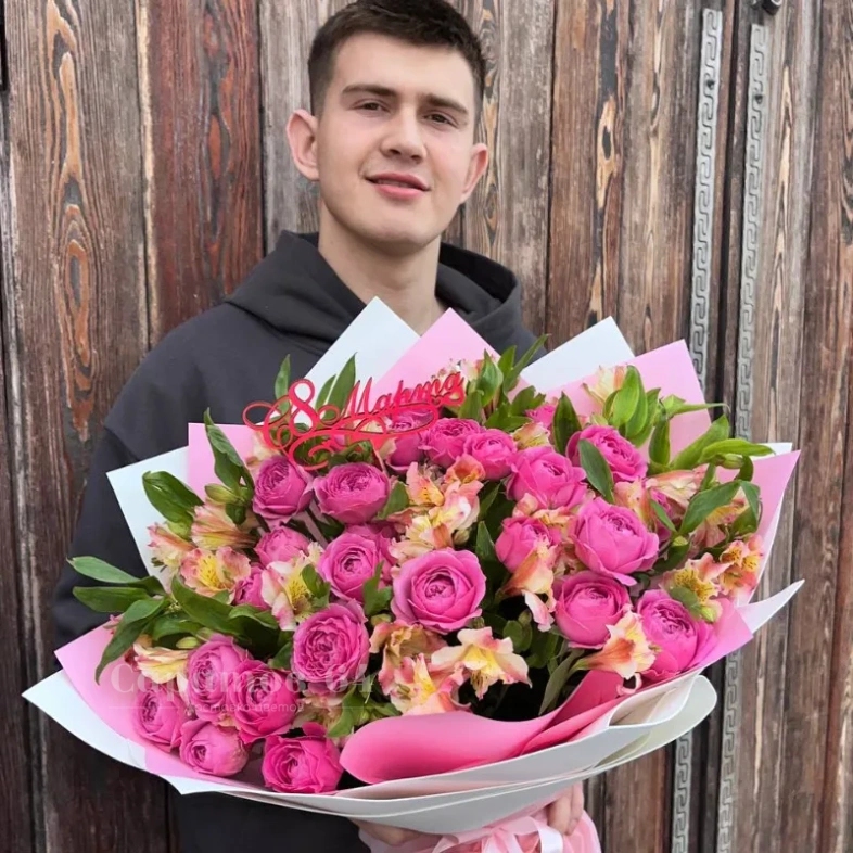 Букет с пионовидной розой и альстромериями