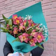 Букет 7 альстромерий и гипсофила 0