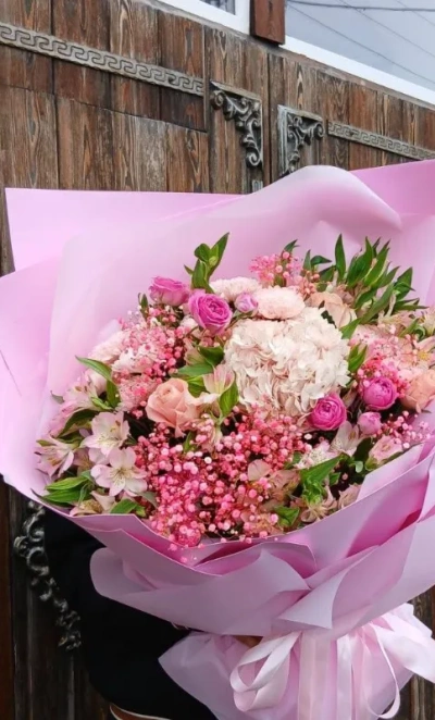 Сборный большой букет с гортензией, хризантемами и альстромерией 